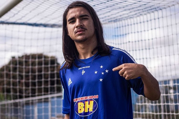 Cruzeiro incorpora atacante Riquelmo para treinos com o grupo principal