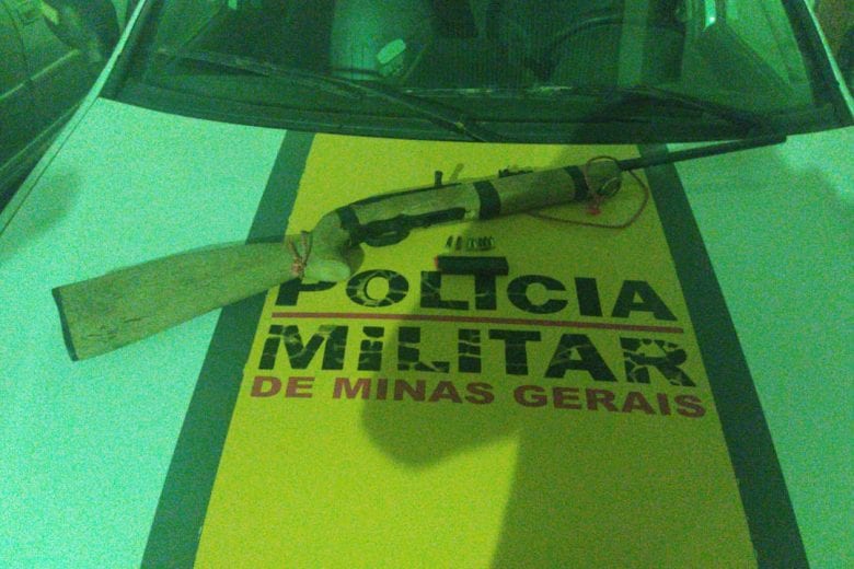 Polícia Rodoviária apreende rifle durante operação em Cata Altas