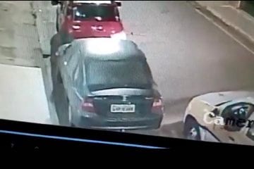 Transita abre processo administrativo após vídeo que mostra viatura atingindo carro estacionado