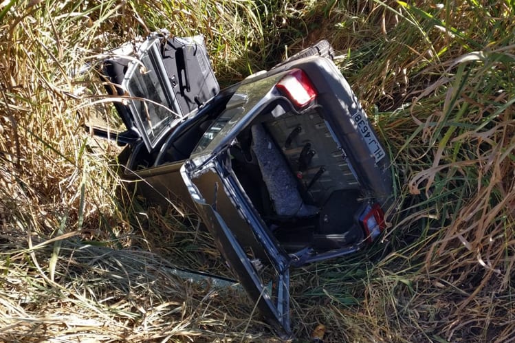 Mulher fica presa às ferragens em acidente na MG-436