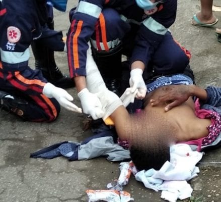homem-e-socorrido-apos-ser-baleado-na-avenida-das-rosas