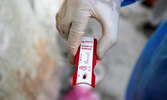 brasil-anuncia-parceria-para-produzir-vacina-da-oxford-contra-covid-19