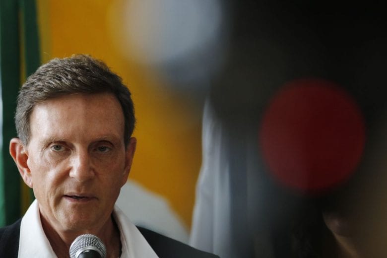 Crivella suspende Estadual, volta atrás e atende pedido de dois clubes