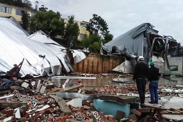 Ciclone provoca três mortes em Santa Catarina; vídeo mostra força do vento