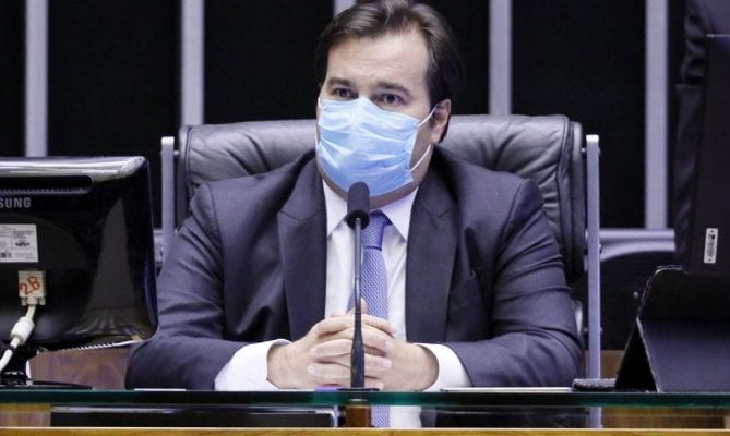 Mandatos de prefeitos e vereadores não devem ser prorrogados, diz Maia