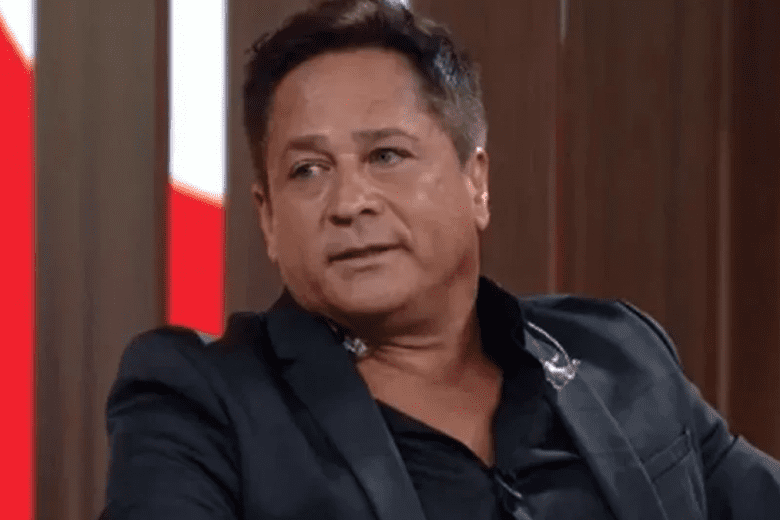 Leonardo surta e xinga equipe após ser sabotado durante live sertaneja
