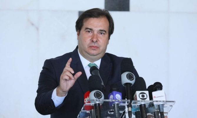 maia-aguarda-proposta-do-governo-para-debater-prorrogacao-de-auxilio