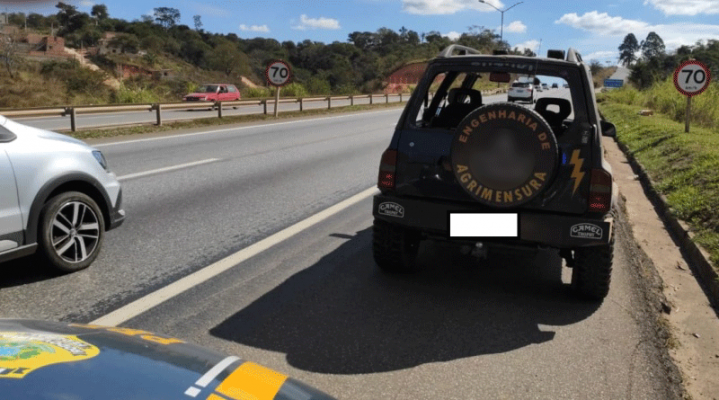 motorista-tenta-subornar-policiais-rodoviarios-com-r-100-e-acaba-preso