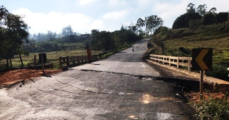 Passagem em ponte da MGC-265 está limitada até oito toneladas