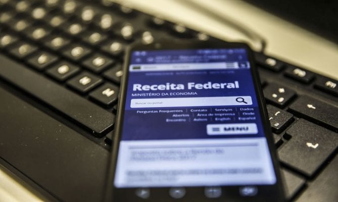 a-uma-semana-do-fim-do-prazo-70-dos-contribuintes-ja-entregaram-o-imposto-de-renda