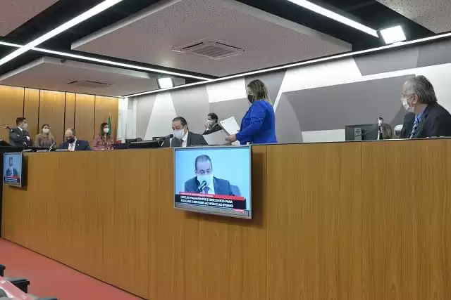 Minas: profissionais da saúde e segurança serão pagos até dia 15 deste mês