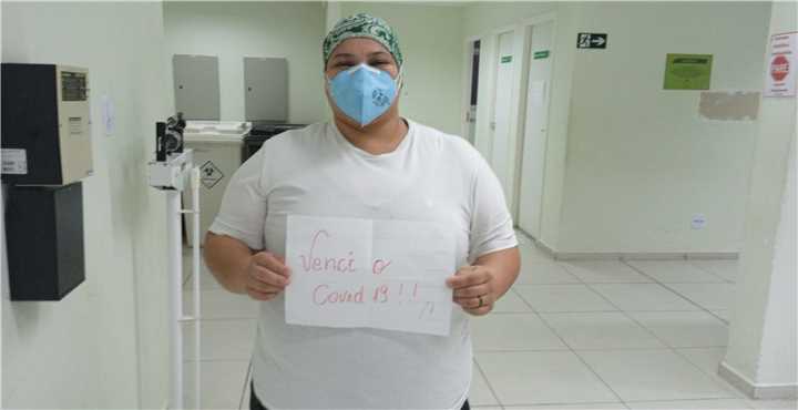Profissionais da saúde relatam como viveram os dois lados da Covid-19