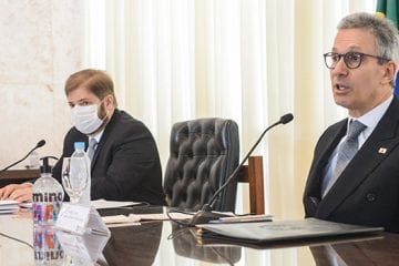 Romeu Zema entrega Reforma da Previdência à Assembleia Legislativa