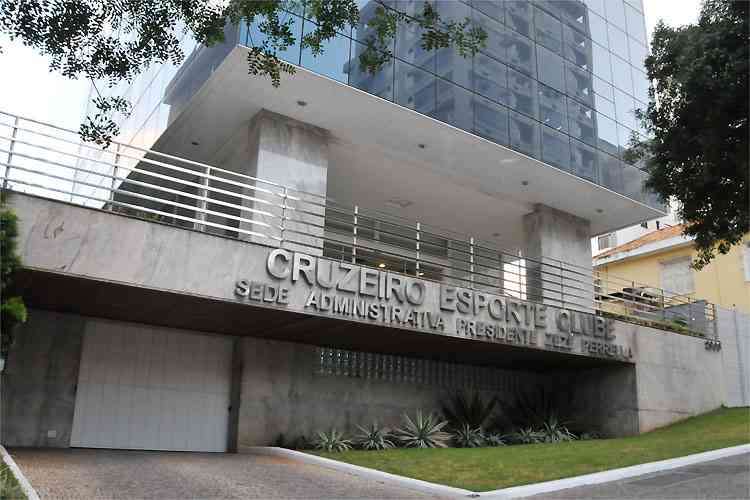 Diretor do Cruzeiro passa a limpo as finanças do clube: ‘Estamos vendendo o almoço para comprar a janta’