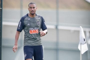 Volante Jair é liberado pelo DM e participa de treino no Atlético