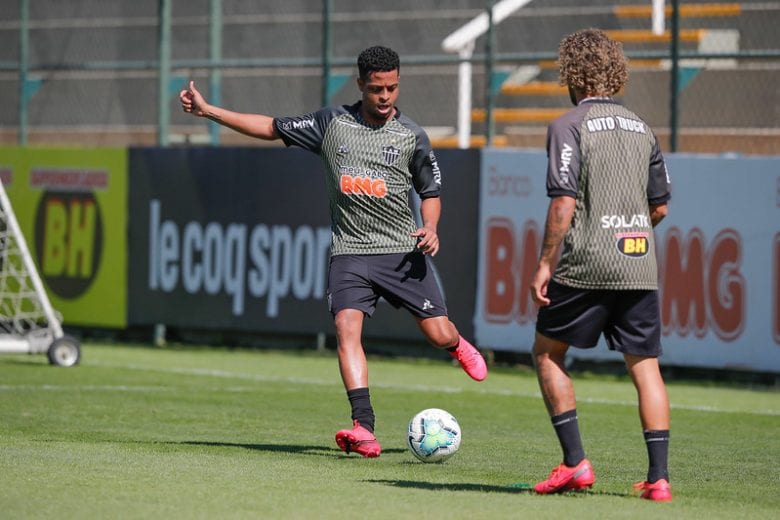 Em apresentação no Atlético, Keno pede duas semanas para entrar em forma e explica apelido