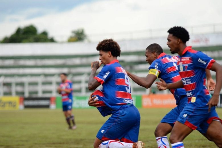 Clayvert Simeone: o itabirano com nome de craques e que busca seu espaço no futebol brasileiro