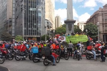 Entregadores de aplicativo fazem protesto nas ruas de BH; veja vídeo 