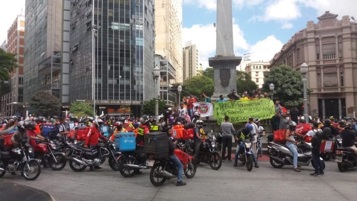 Entregadores de aplicativo fazem protesto nas ruas de BH; veja vídeo 