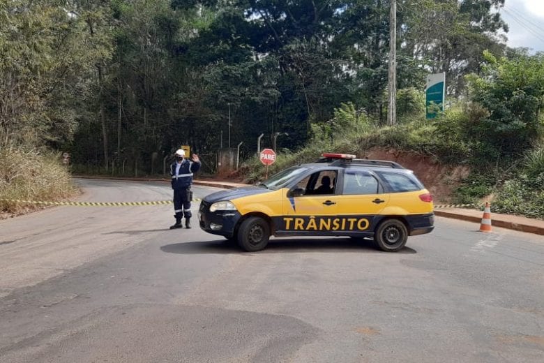 Estrada 105 é interditada para capina neste sábado (18) Estrada 105 é interditada para capina neste sábado (18)