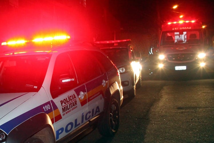 Motorista embriagado invade oficina mecânica em Itabira