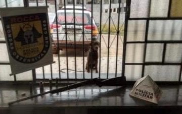 PM prende dois foragidos e encontra armas de fogo