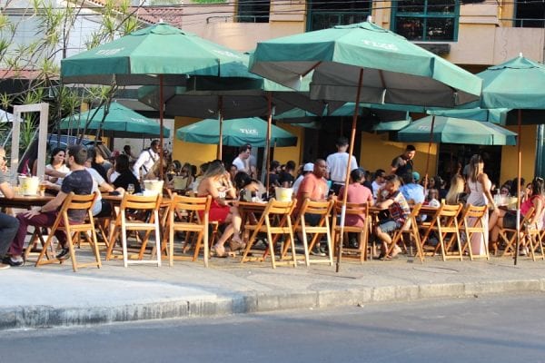 bares e restaurantes