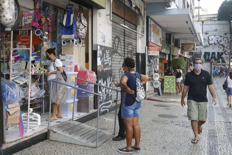 IBGE: covid-19 afeta 38,6% das empresas na 1ª quinzena de agosto