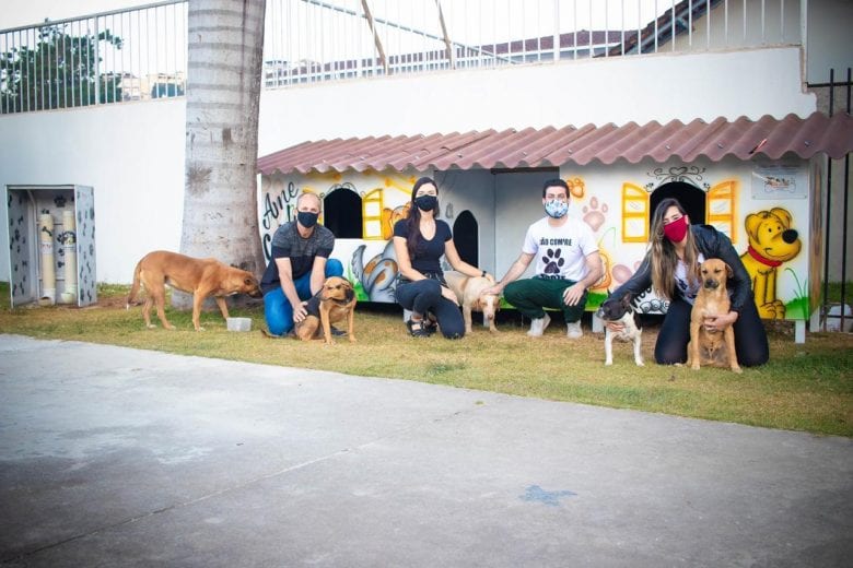 Mariana tem primeiro “cãodomínio” para abrigar animais de rua