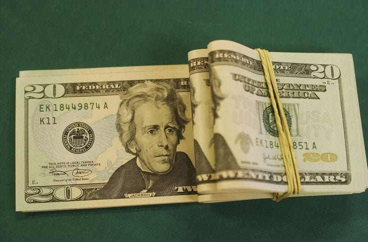 Bolsa tem primeira alta semanal após três semanas de queda
