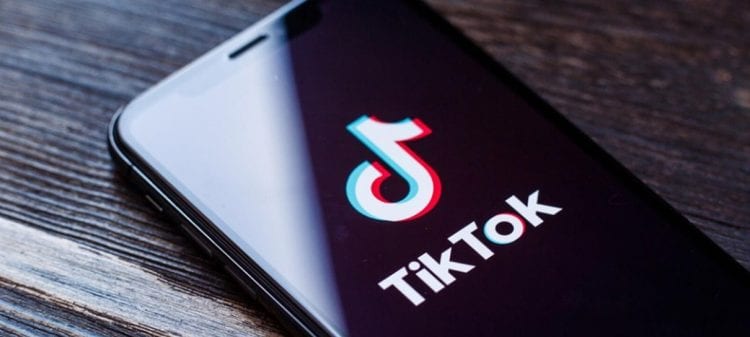 Fake news sobre Covid-19 e vacinas viralizam no TikTok