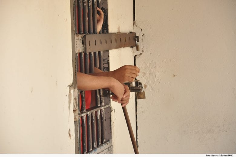 Estado vai reparar filha de detento que foi morto em penitenciária Estado vai reparar filha de detento que foi morto em penitenciária