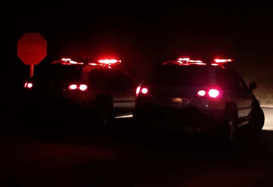 Homem troca tiros com policiais e acaba baleado em Nova Era