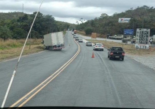 Vai pegar estrada? BR-381 possui grande engarrafamento nesta sexta-feira