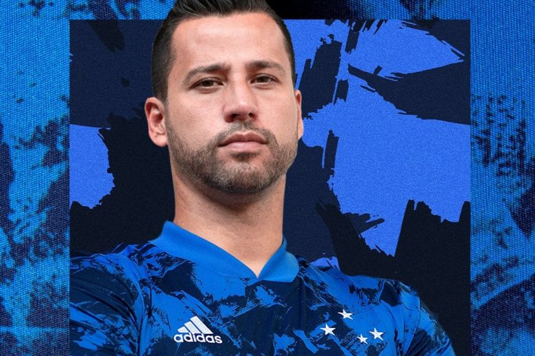 Após vazamento, Cruzeiro lança nova camisa 3