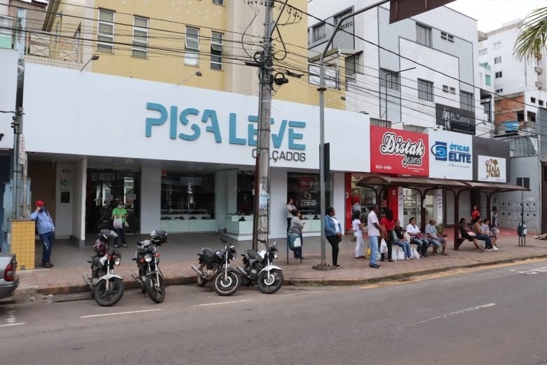 Lojas de Itabira poderão funcionar em novo horário a partir desta quinta