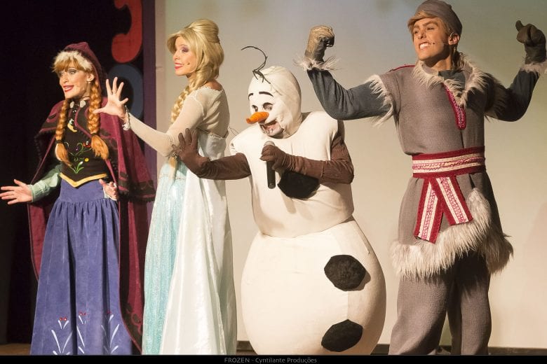 “Rainha da Neve” é entretenimento para as crianças no projeto Diversão em Cena “Rainha da Neve” é entretenimento para as crianças no projeto Diversão em Cena