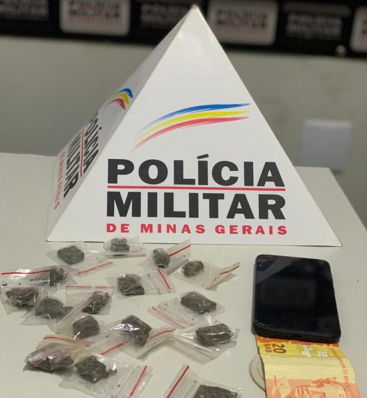 Polícia Militar prende dois jovens por suspeita de tráfico em Barão 