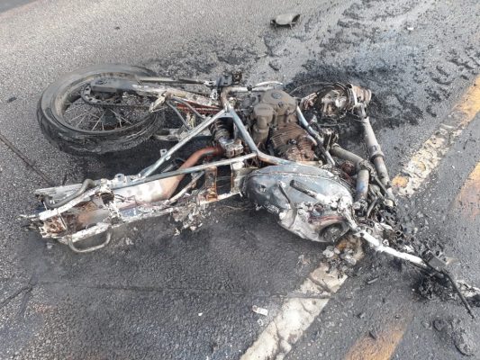 motociclista-morre-ao-bater-de-frente-com-carreta-na-br-381-em-ravena