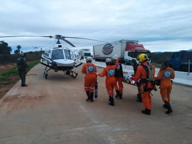 Homem é atropelado por caminhão na BR-381 e socorrido em estado grave