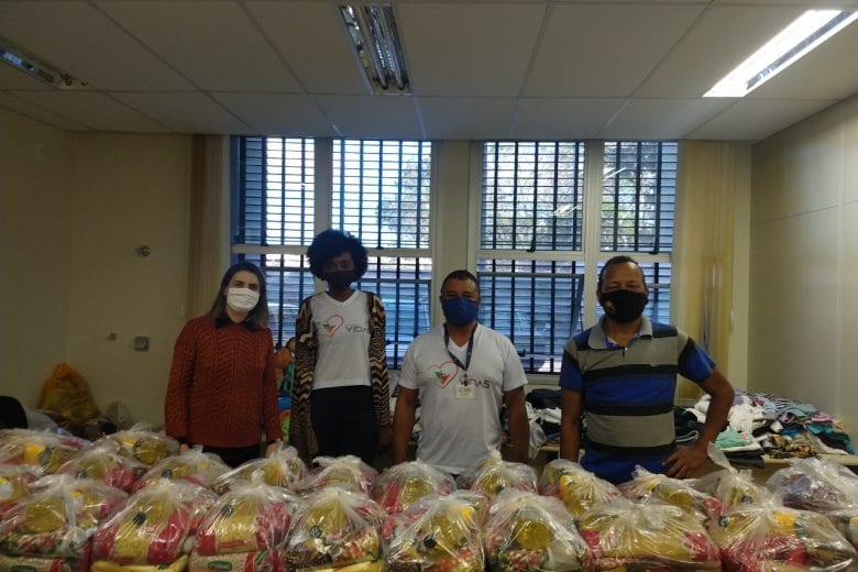 Live solidária de Romário Araújo e Nonoca arrecada mais de 2 toneladas de alimentos Live solidária de Romário Araújo e Nonoca arrecada mais de 2 toneladas de alimentos