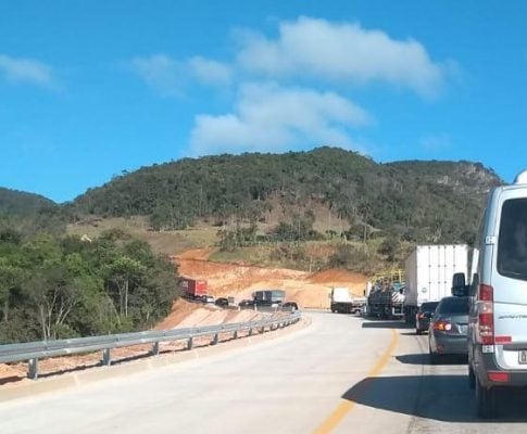 Vai pegar a estrada? Saiba como está o trânsito na BR-381 nesse sábado