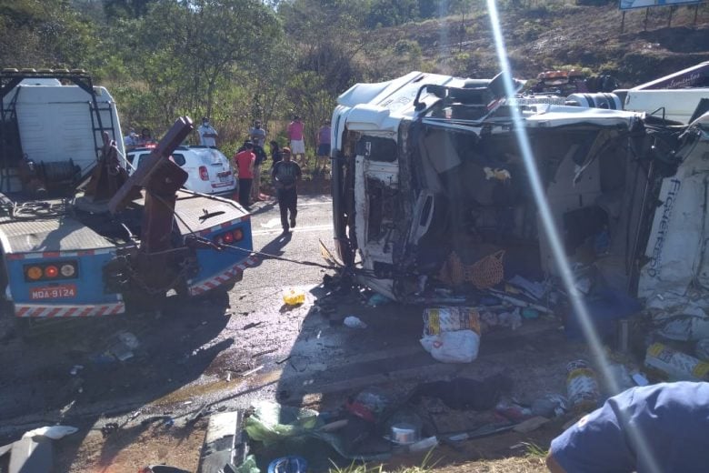 Grave acidente deixa feridos e interdita trecho da BR-381 neste sábado