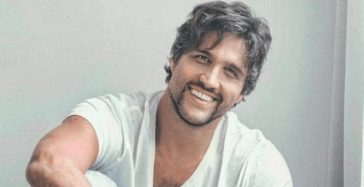 Após romance com ex BBB ir por água abaixo, Léo Chaves assume novo namoro