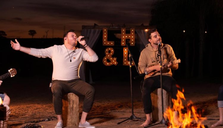 Luiz Henrique e Léo lançam a inédita “Mudei Demais”, presente no EP “Fogueira”