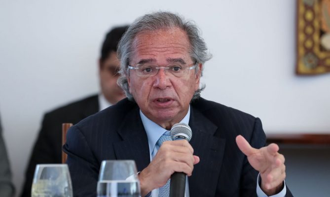 sistema-atual-e-um-manicomio-tributario-diz-guedes-2
