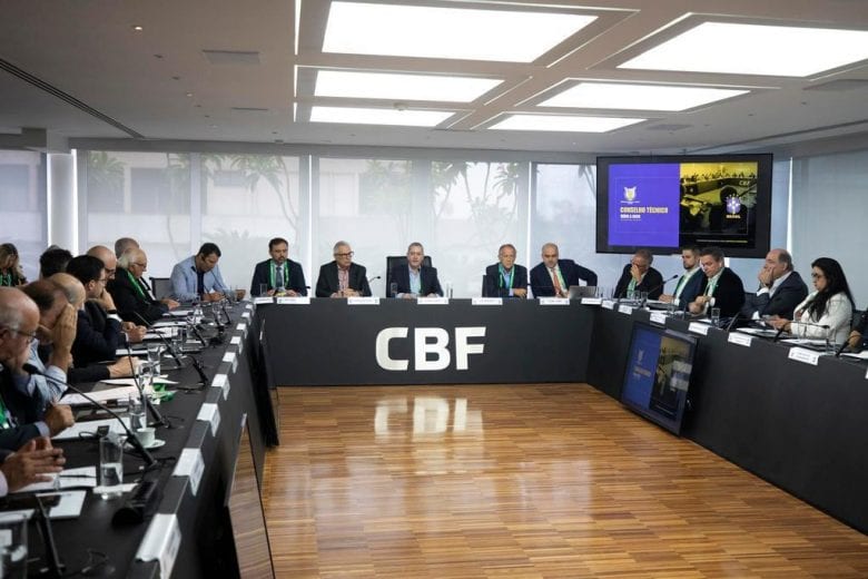 CBF fará reunião com clubes da Série A para definir volta de torcida aos estádios