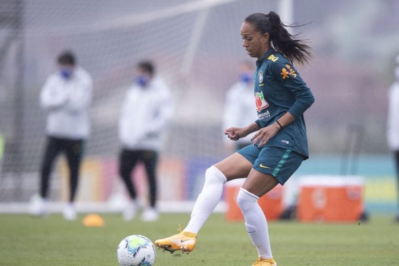Adriana celebra recomeço na seleção após lesão que a tirou da Copa