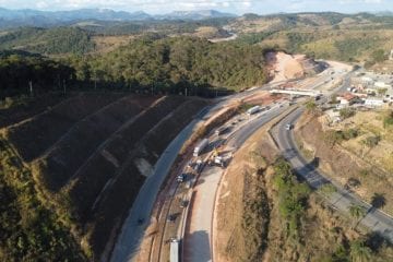 Dois acidentes causam transtornos na BR-381 neste domingo