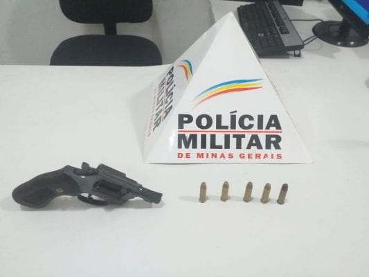 policia-apreende-revolver-apos-adolescente-ameacar-mulher-em-itabira